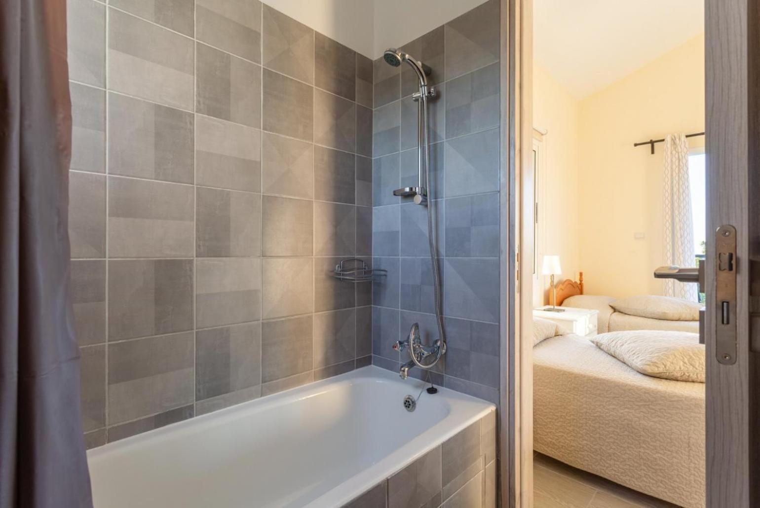 Sun Beach Villa Tria 폴리스 외부 사진